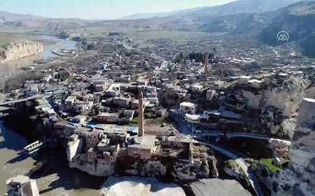 لە حەسکێف منارەیەکی مێژوویی بۆ پاراستن لە ژێرئاوکەوتن دەگوازرێتەوە