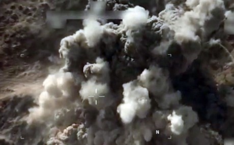 بالفيديو.. التحالف الدولي يستهدف أوكار داعش في جبال حمرين