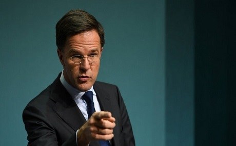 Rutte, Macron’u desteklemedi