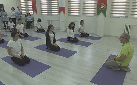 لە تورکیا لەڕێگەی یۆگا سترێسی قوتابییان کەمدەکرێتەوە