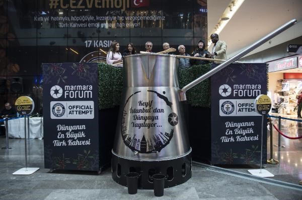 Kahve rekoru yenilendi: Tam 2,5 ton ve 25 bin kişiye dağıtıldı