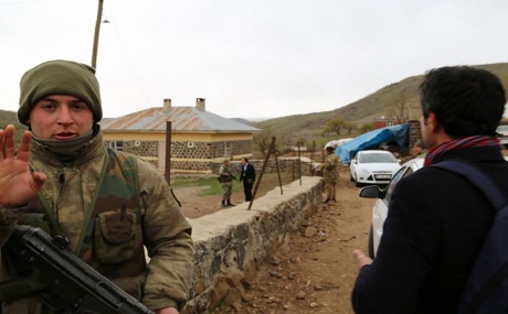 Parlamenterê Swêdê Cebar Emîn: AKPê li Amedê sextekarî kir