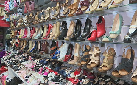 لە دهۆک فرۆشتنی چەند جۆرێکی پێڵاوی ژنانە قەدەخەکرا