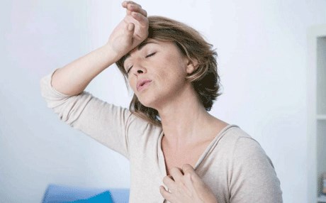 بە خۆراک نیشانە نەخوازراوەکانی نەمانی سووڕی مانگانە کەمدەکرێنەوە