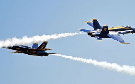 ABD savaş uçakları havada çarpıştı