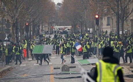 Macron, ‘Sarı Yelekliler’ ile görüşecek