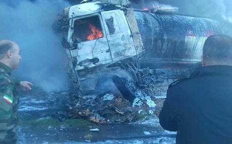 Du tankerên sotemeniyê li hev ketin û şewitîn