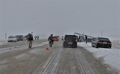 Van'da zincirleme trafik kazası: 10 yaralı