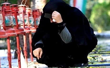 Li Îranê keçên Besîc xwe bi kuştiyan mar dikin