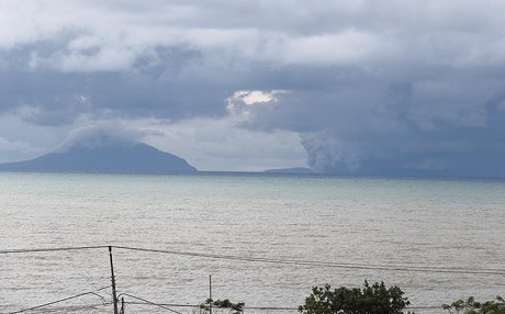 ENDONEZYA -  Tsunami bölgesindeki yanardağ için alarm seviyesi yükseltildi