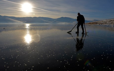 Çıldır Gölü dondu