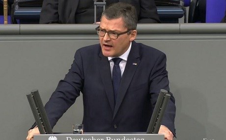 Parlamenterê Alman dibêje bila Rojava bibe herêmeke dije firînê