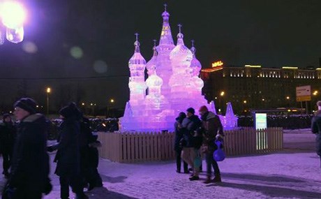 لە مۆسکۆ فێستیڤاڵی دروستکردنی پەیکەر لە سەهۆڵ بەڕێوەدەچێت