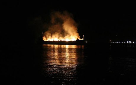 Pendik açıklarında bir gemi yandı