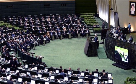 Hükümet ve din adamları arasında mali reform yasası tartışması