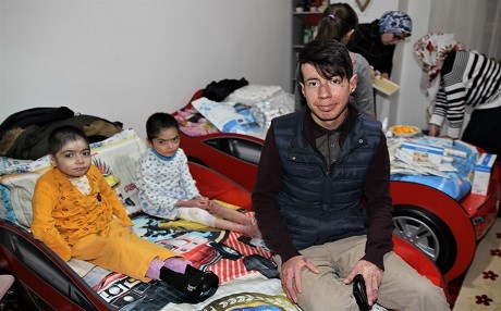 Diyarbakır’dan Van’a ‘Kelebek hastası’ kardeşlere umut oldular