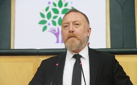 Temelli: Kesên çavê wan bi tabelayên Kurdî barnabe çawa qala biratiyê dikin