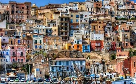 Sicilya Adası’ndaki evler 1 dolara satışa çıkarıldı