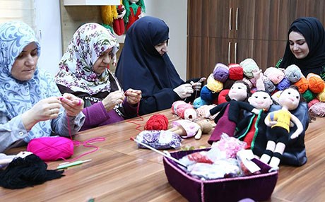 URFA - Yoksul çocuklara atkı ve bere örüyorlar