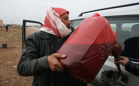 Li Rojavayê Kurdistanê petrola xav dikelînin