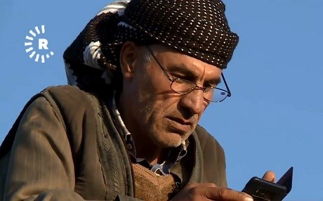 Li Hewlêrê cotkarekî xwe fêrî Îngilîzî kiriye