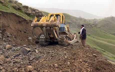 لە هەڵەبجە هاونیشتمانییەک رێگا بۆ دەیان گوند دروستدەکات