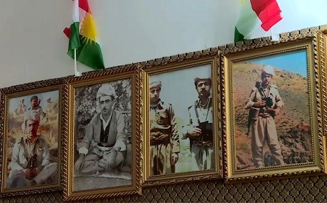 Pêşmergeyekî Şoreşa Îlonê mala xwe kiriye arşîva wêneyên Îdrîs Barzanî