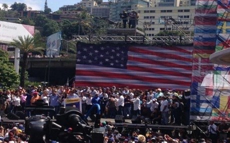 Ülkenin bayrağı indirildi yerine ABD bayrağı asıldı