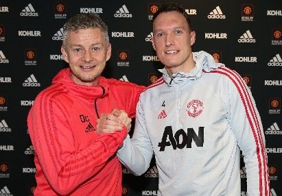 مانچێستەر یونایتد گرێبەستی فیل جۆنزی نوێکردەوە