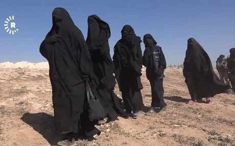 Jin û zarok ji pêgeha herî dawî ya DAIŞê direvin