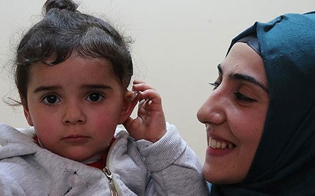 Minik Yaren ilk kez duymaya başladı