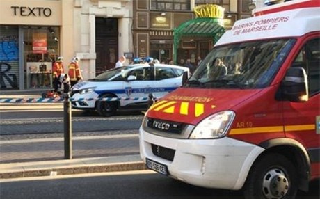 لە مارسیلیا کەسێک بە چەقۆ  چوار پیادەی بریندارکرد و خۆیشی کوژرا