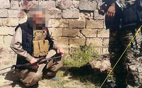 کوردێک لە سوێد بەهۆی بڵاوکردنەوەی وێنەی خۆی و تەرمی داعش زیندانی دەکرێت