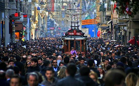 Evli kadınlar evli erkeklere göre daha mutlu