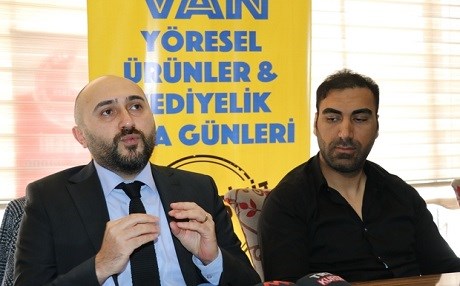 Li Wanê pêşangeha berhemên xwemalî û alavên ji bo diyariyan tê sazkirin