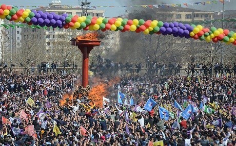 Newroz’a gelen Fransız siyasetçiler gözaltına alındı