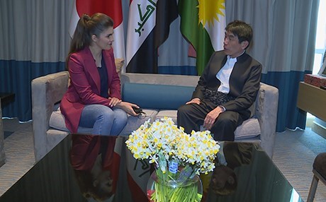 Beşek ji Konsulên li Kurdistanê bi cilên Kurdî pêşwaziya Newrozê dikin