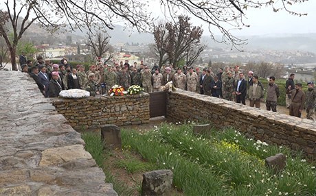 Koalisyon komutanları Mele Mustafa Barzani’nin kabrini ziyaret etti