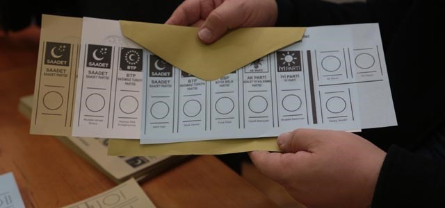 AK Partî di hilbijartinên herêmî de li pêş e lê Enqere ji dest da