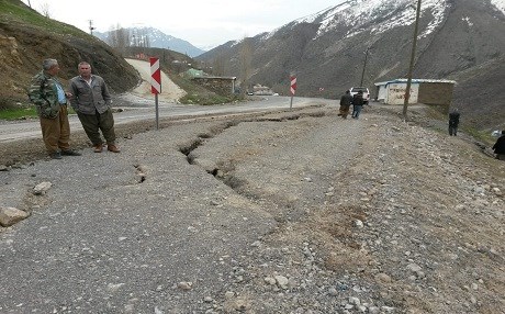 Hakkari’de toprak kayması: 10 ev boşaltılacak