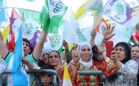 HDP’li yeni başkanlar mazbatalarını aldı