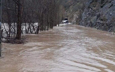 Ava Çemê Mûnzûrê di ser re avêt û rêya Pulurê hat girtin