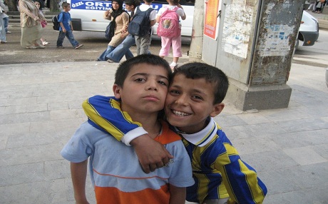 42% ji zarokên Bakurê Kurdistanê xizan in