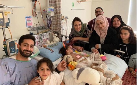 ئالین و باوکی دوای مانگێک لە هێرشەکەی نیوزلاند بە یەکدی شادبوونەوە