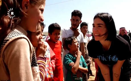 Dua Lipa li Lubnanê serdana kampa penaberan kir