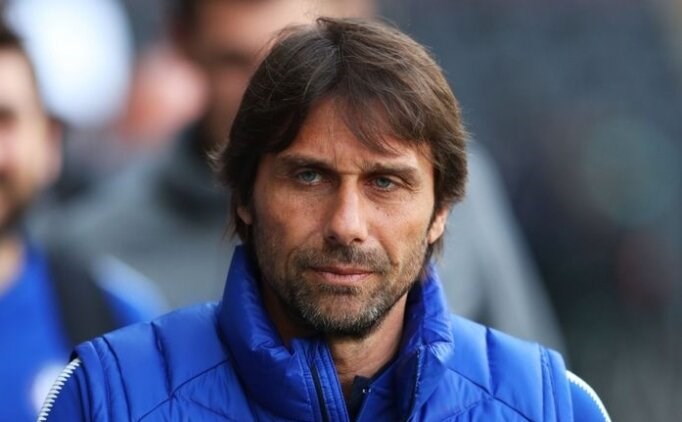 ئانتۆنیۆ کۆنتی دەگەڕێتەوە