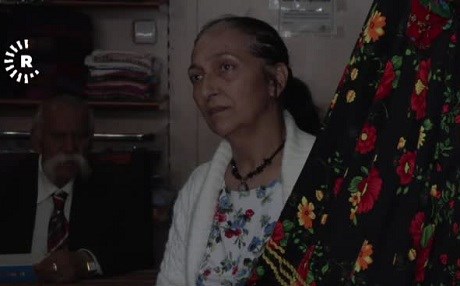 Li Dêrismê tenê jinek maye ku cilên Kurdî didirû