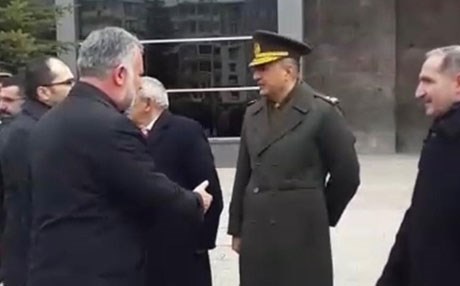 Garnizon Komutanı HDP eş başkanlarıyla tokalaşmadı