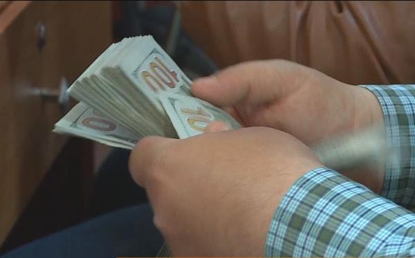 بەهای لیرەی سووری بەرامبەر دۆلاری ئەمریکی دابەزیوە