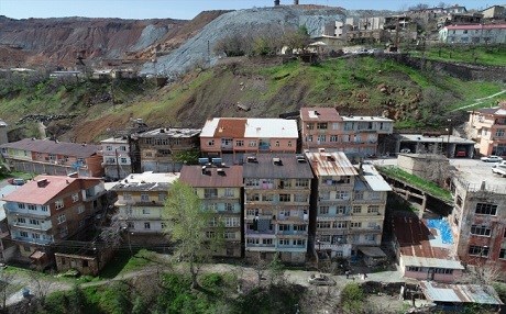 Li Xerpêtê ji ber metirsiya herikîna erdê 510 mal û dikan hatin valakirin